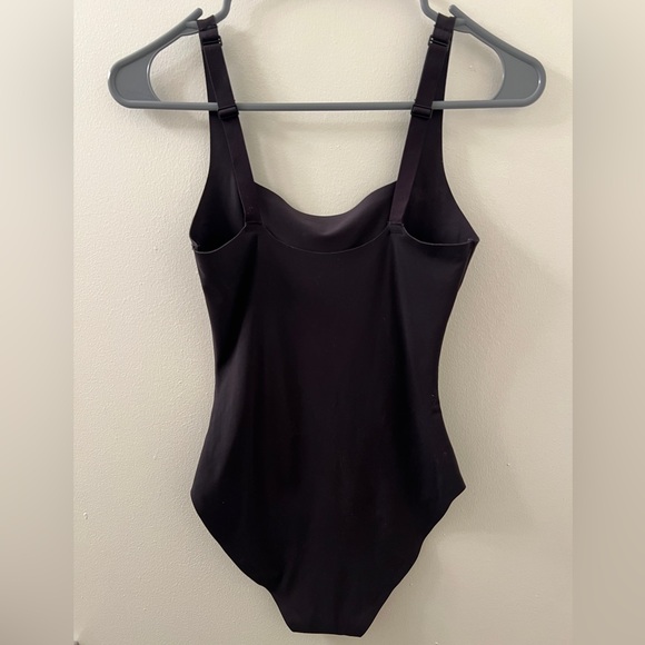 SKIMS NAKED SCOOP BRIEF BODYSUIT | ONYX / S - Picture 7 of 13